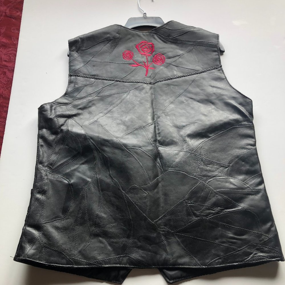 Black leather woman's vest w/red roses size 2XL - Picture 4 of 6
